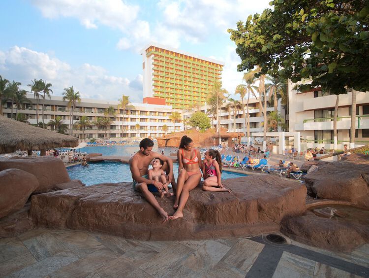 El Cid El Moro Beach Hotel Resort todo incluido te espera para brindarte la mejor experiencia vacacional